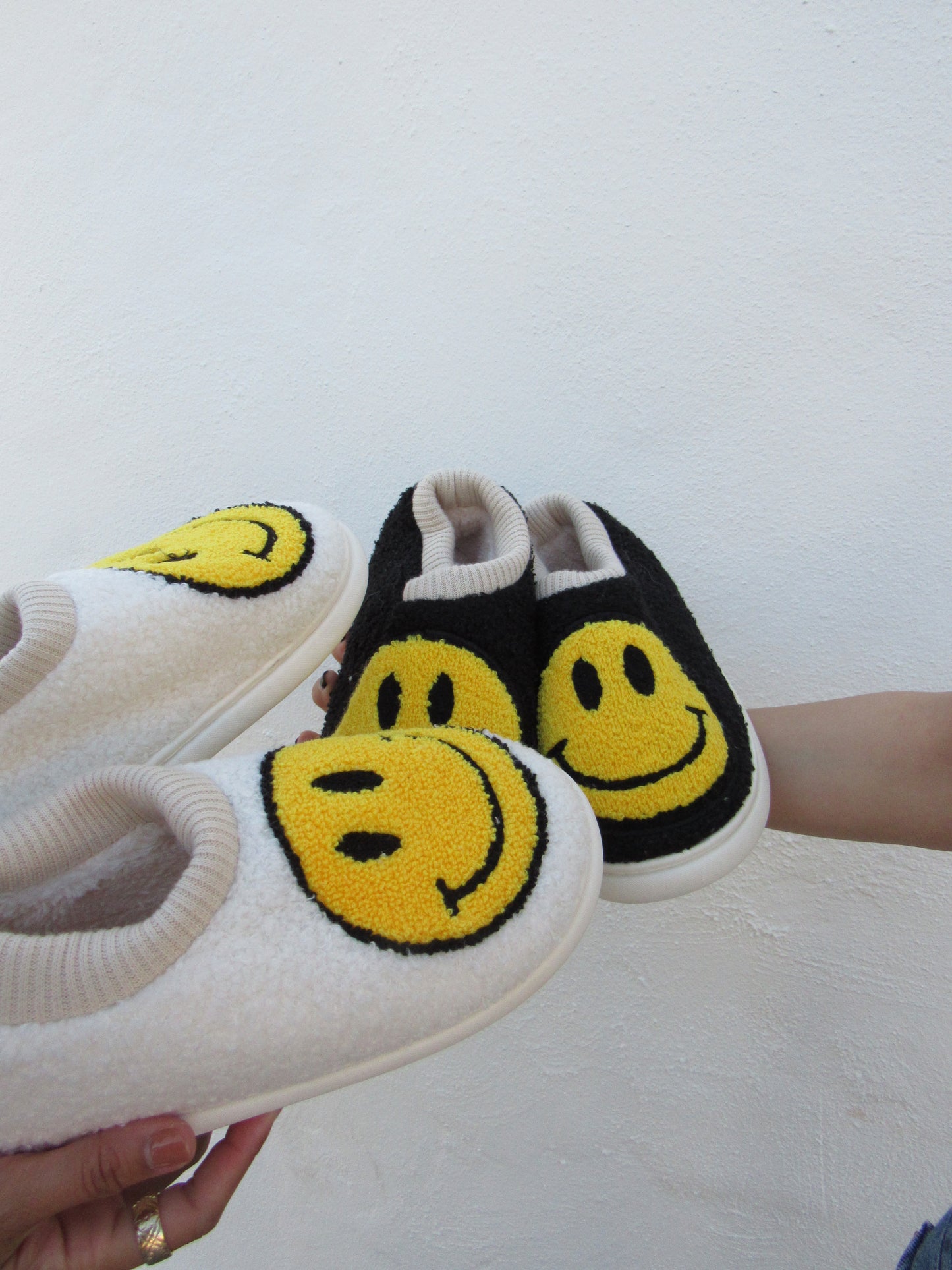 Smiley Slippers (cream / black)